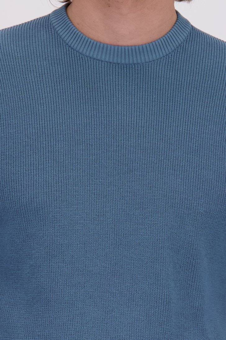 Détail de Pull bleu gris à col rond de Ravøtt pour Hommes