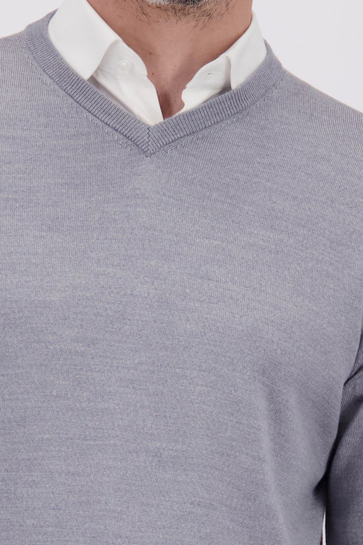 Détail de Pull bleu gris en laine à col V de Dansaert Black Premium pour Hommes