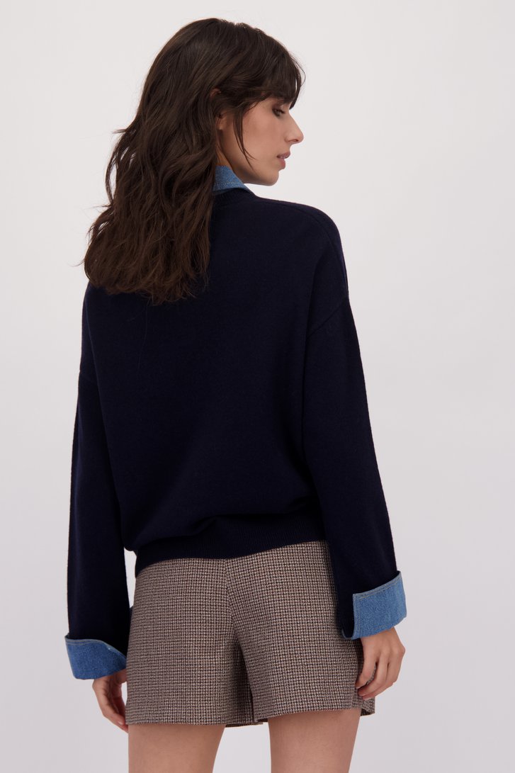 Le dos de Pull bleu marine avec col en denim de Louise pour Femmes