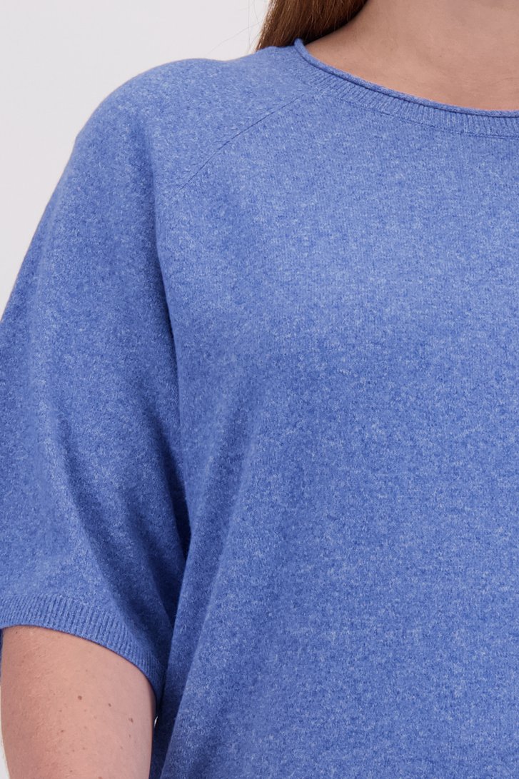 Détail de Pull chiné bleu avec manches courtes de ONLY Carmakoma pour Femmes