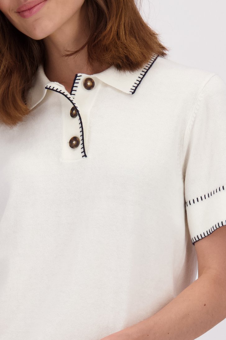Détail de Pull écru à manches courtes de LŌVING pour Femmes