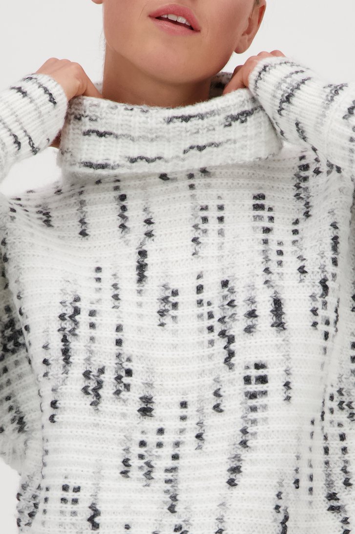 Pull écru avec motif noir	 de Opus pour Femmes