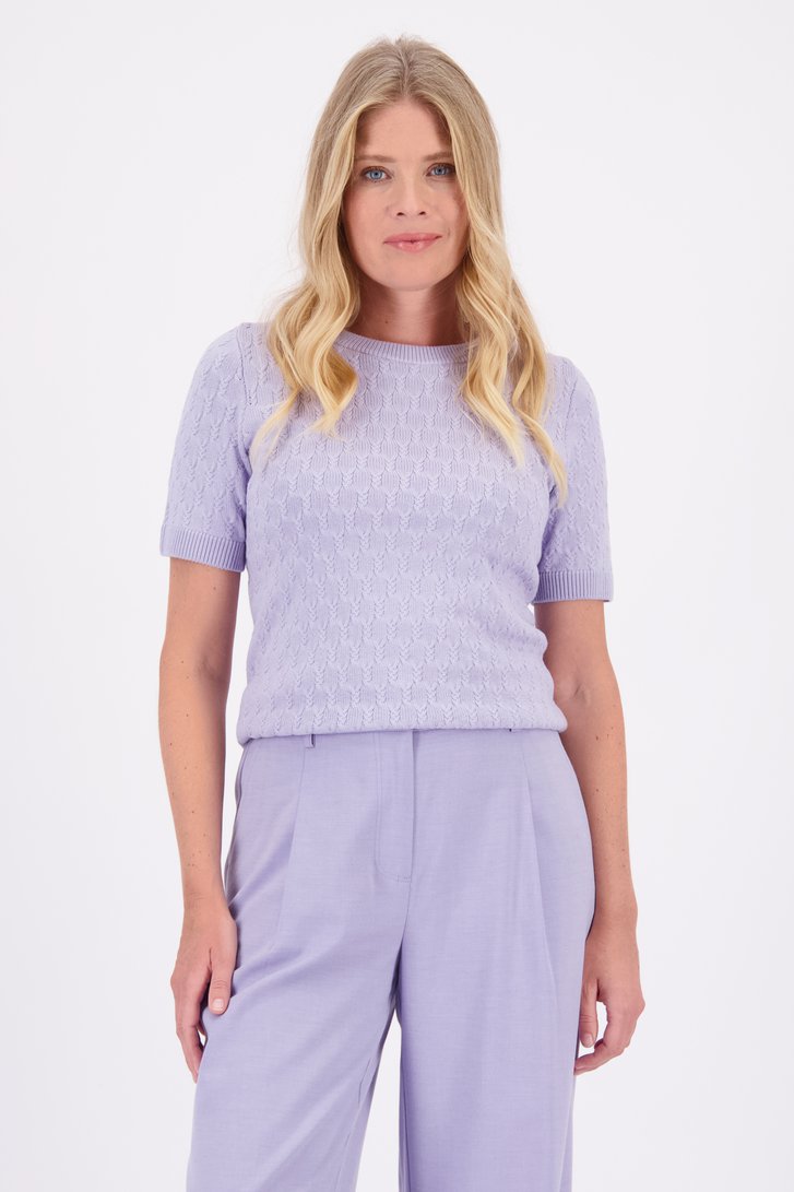 Le devant de Pull en câble violet clair à manches courtes de Liberty Loving nature pour Femmes