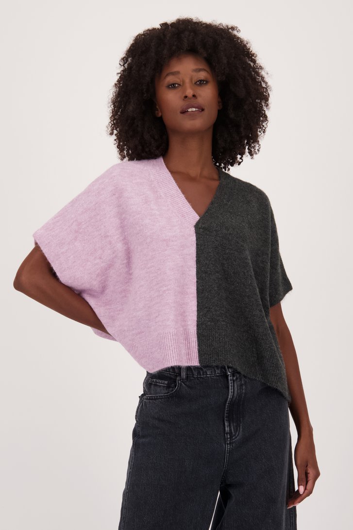 Le devant de Pull en gris foncé et violet clair de Louise pour Femmes