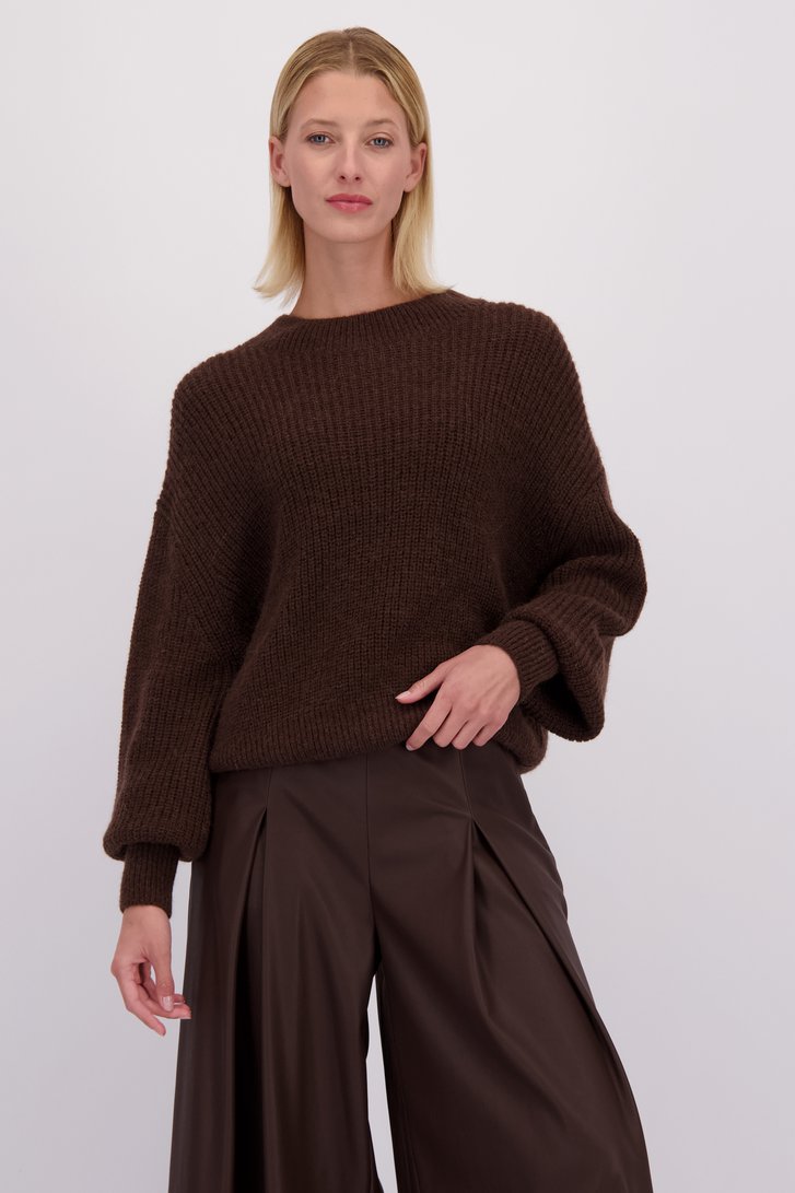 Le devant de Pull en maille marron foncé de D'Auvry pour Femmes