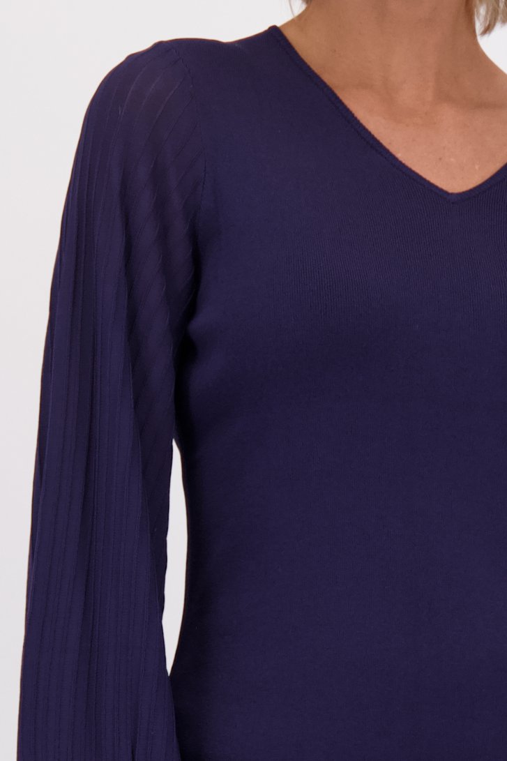 Détail de Pull fin bleu à col en V de Claude Arielle pour Femmes