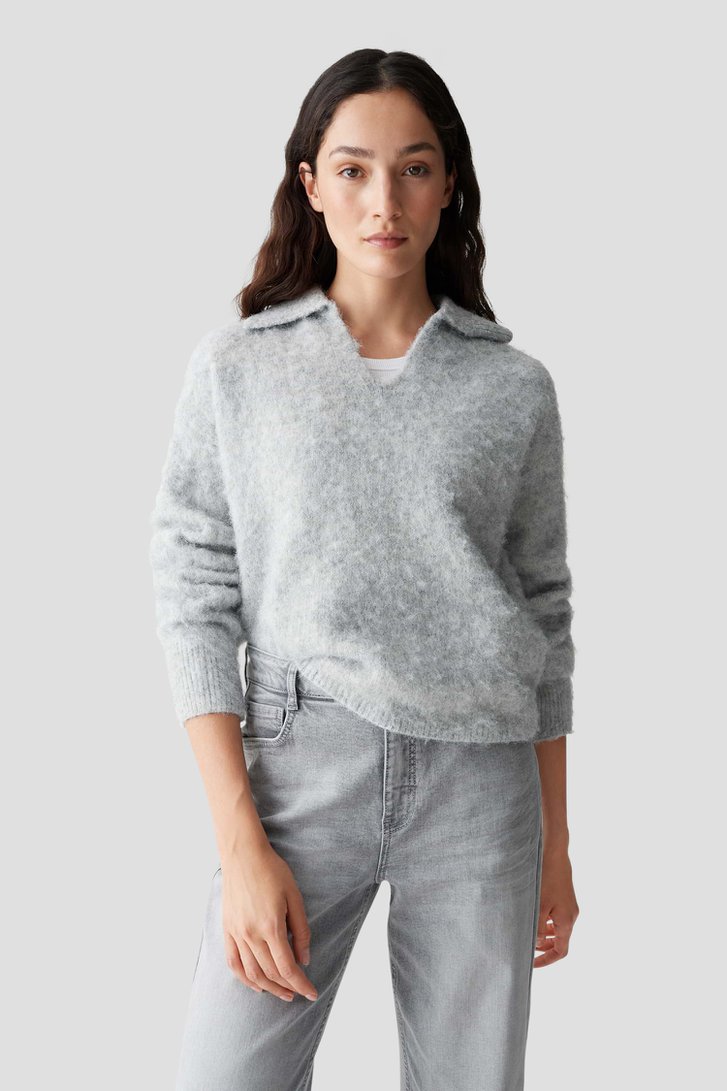 Le devant de Pull gris en maille à col en V de Opus pour Femmes