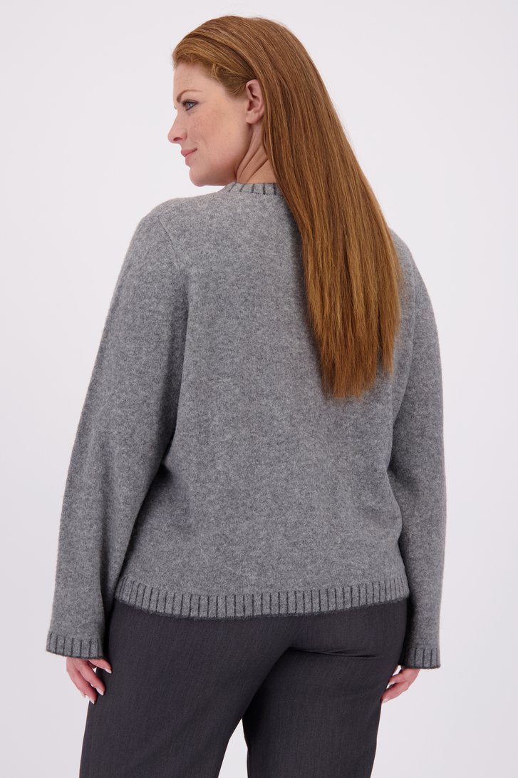 Le dos de Pull gris en maille de ONLY Carmakoma pour Femmes