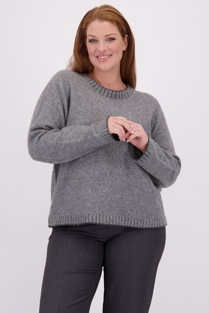 Le devant de Pull gris en maille de ONLY Carmakoma pour Femmes