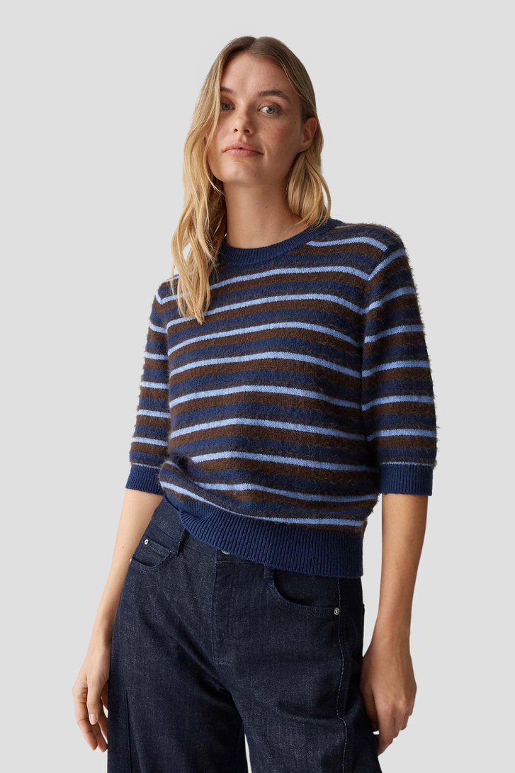 Le devant de Pull marron rayé de Opus pour Femmes