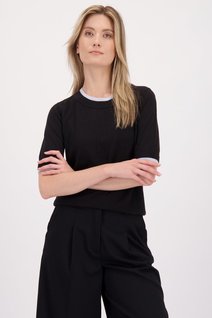 Le devant de Pull noir avec accents bleu clair de D'Auvry pour Femmes