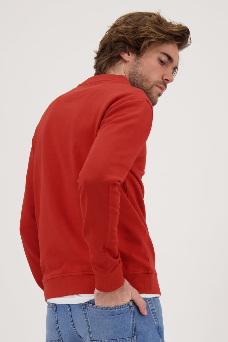 Pull rouge avec col en V  de Ravøtt pour Hommes