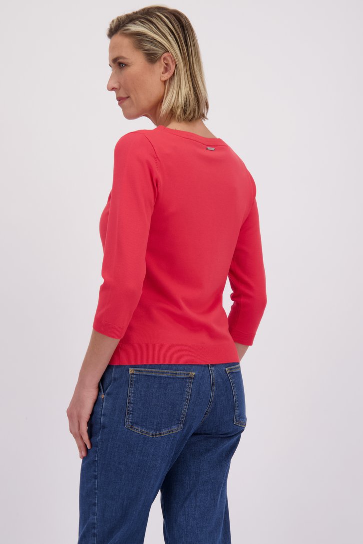 Le dos de Pull rouge finement tricoté de Claude Arielle pour Femmes
