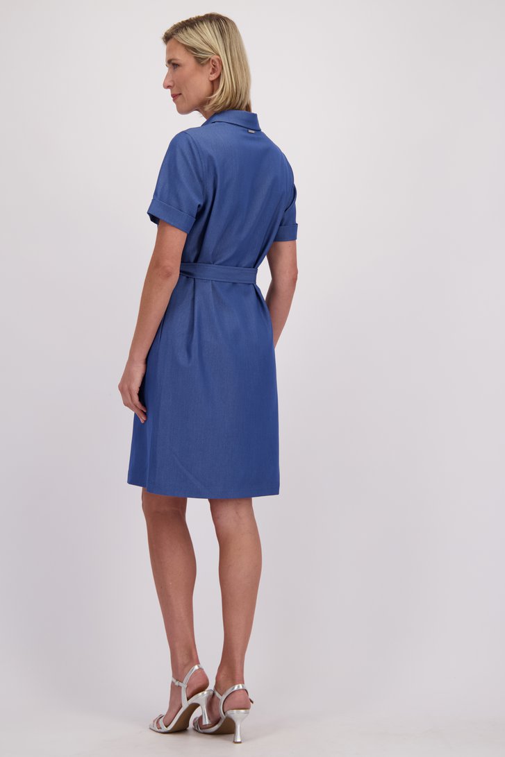Le dos de Robe bleue à look denim de Claude Arielle pour Femmes