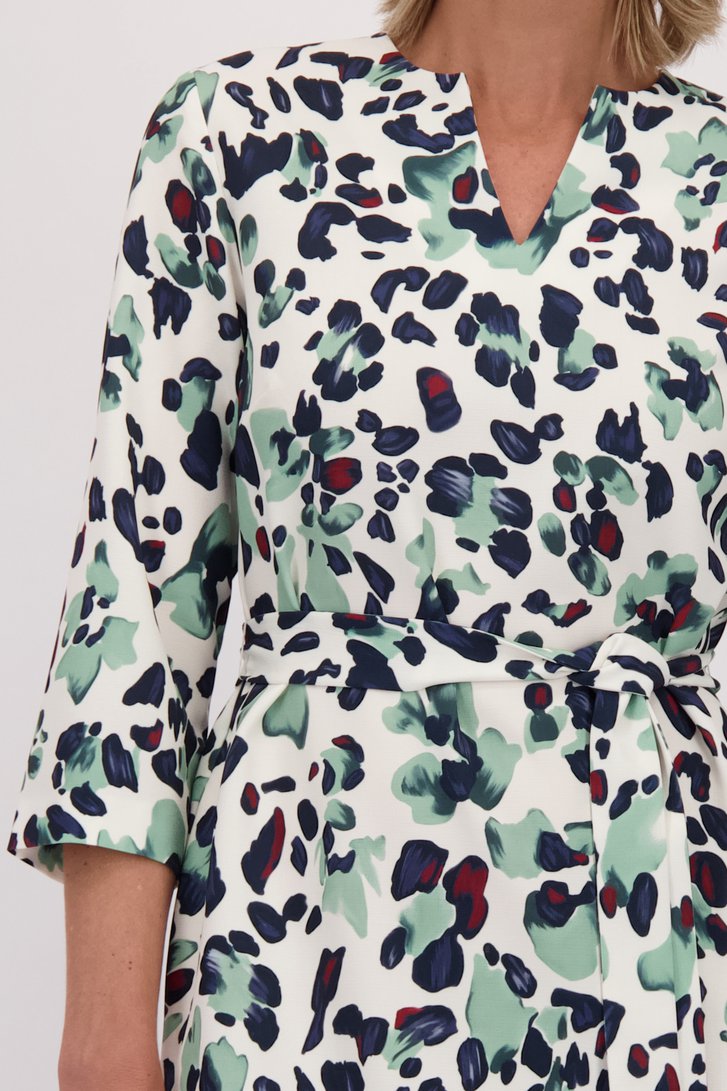 Détail de Robe écrue à imprimé vert de Claude Arielle pour Femmes