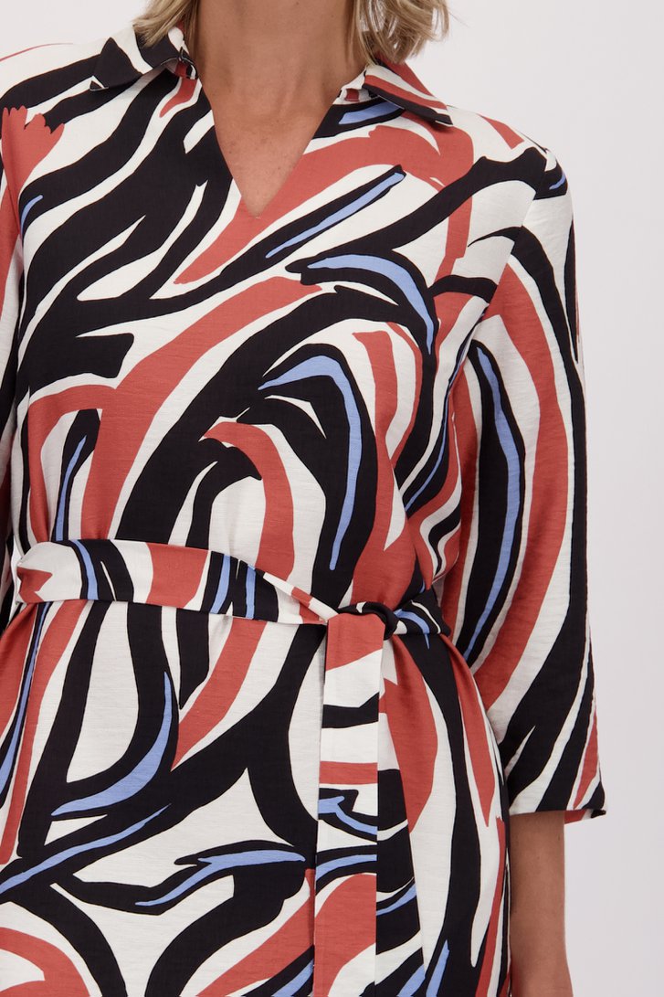 Détail de Robe midi écrue à imprimé graphique orange de Claude Arielle pour Femmes
