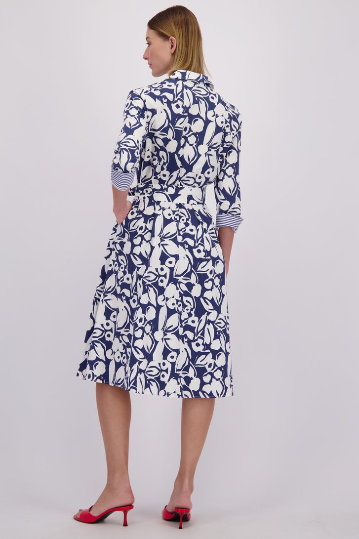Le dos de Robe midi en coton bleue à imprimé floral de More & More pour Femmes