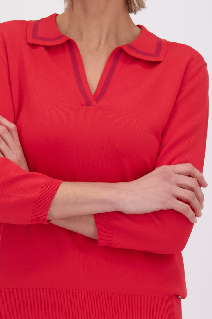 Detail van Rode trui met driekwartmouwen door Claude Arielle voor Dames