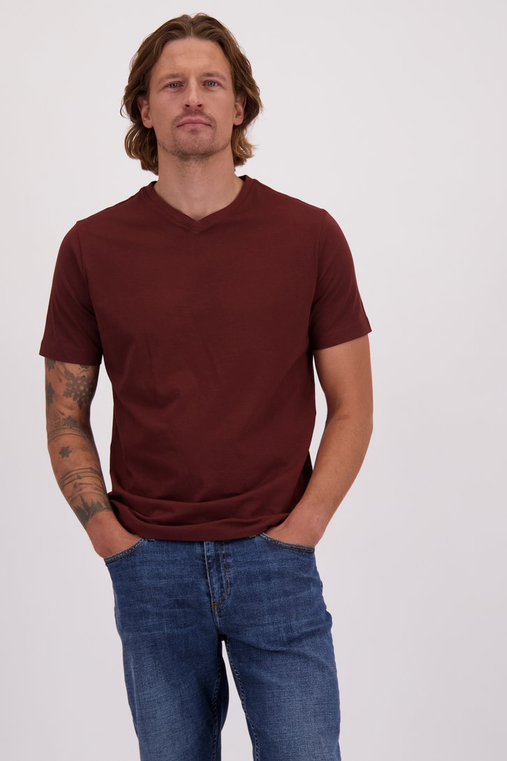 Voorkant van Roodbruin T-shirt met V-hals door Liberty Island voor Heren