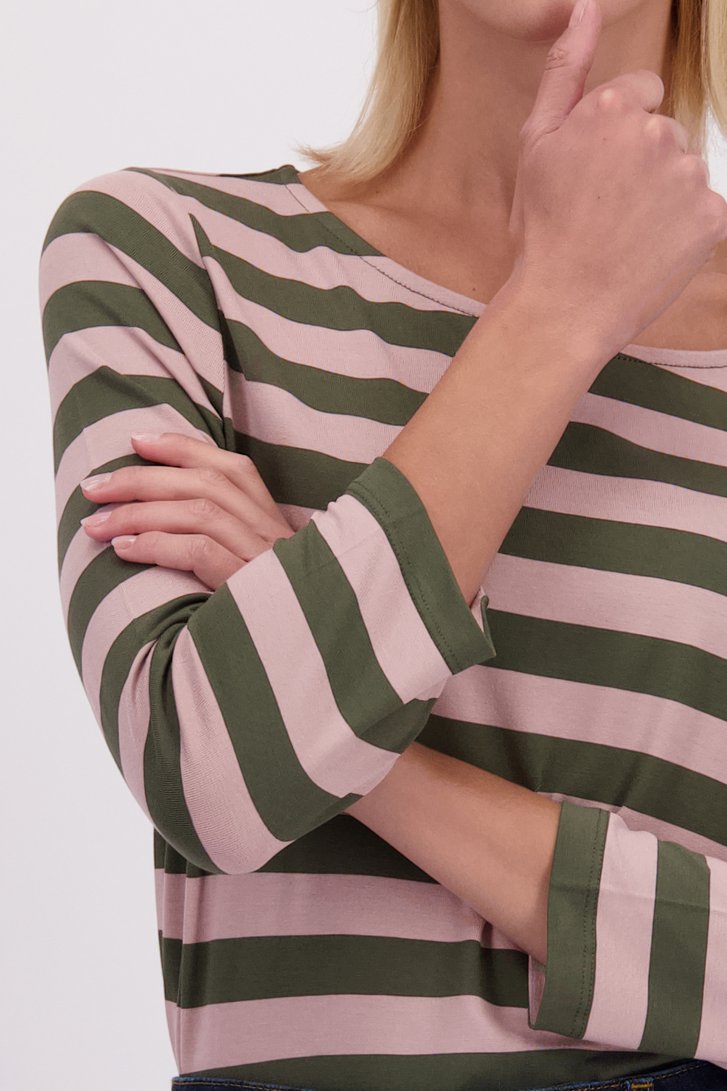 Detail van Roze-kaki gestreept T-shirt met 3/4 mouwen door More & More voor Dames