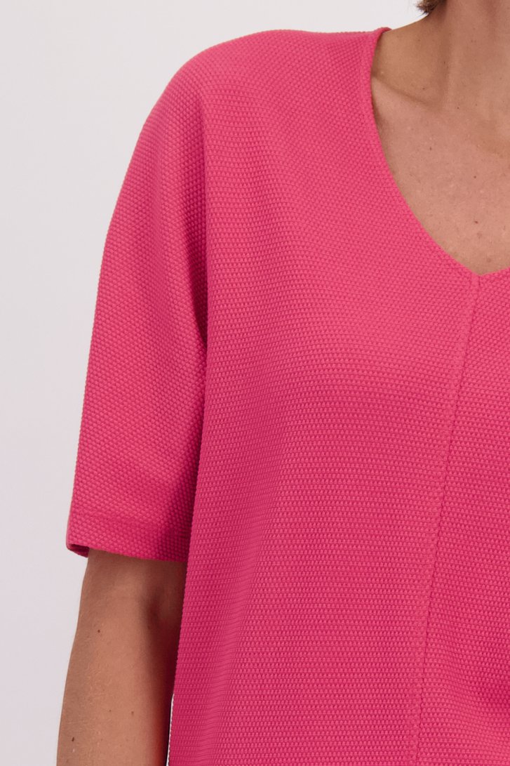 Detail van Roze T-shirt met structuur door Claude Arielle voor Dames