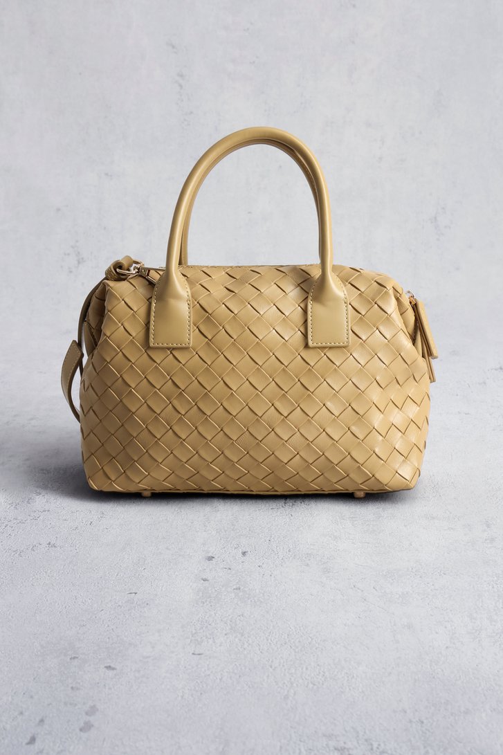 Le dos de Sac à main beige tressé aspect cuir de Liberty Island pour Femmes