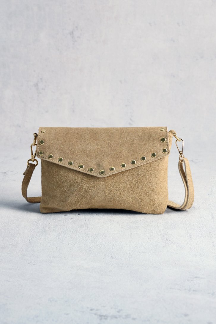 Le devant de Sac bandoulière beige en suède avec clous dorés de Louise pour Femmes