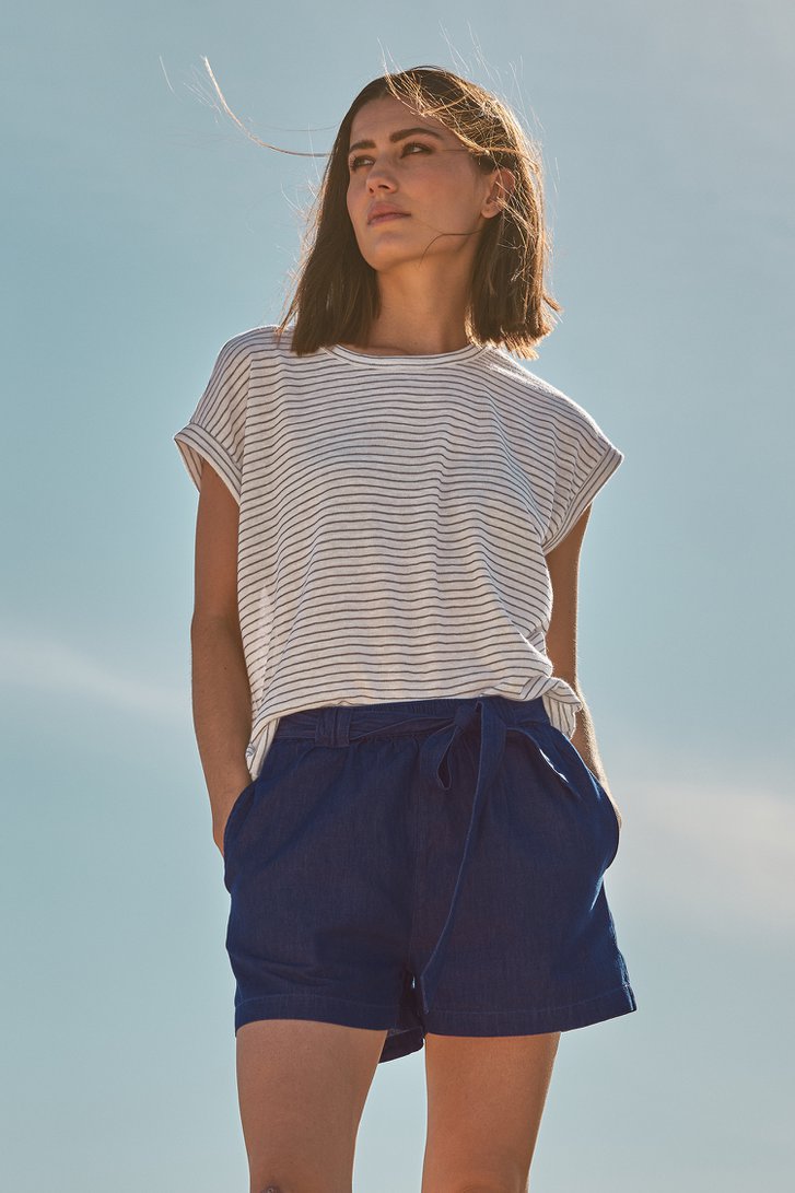 Short bleu foncé dans un look jeans de JDY pour Femmes