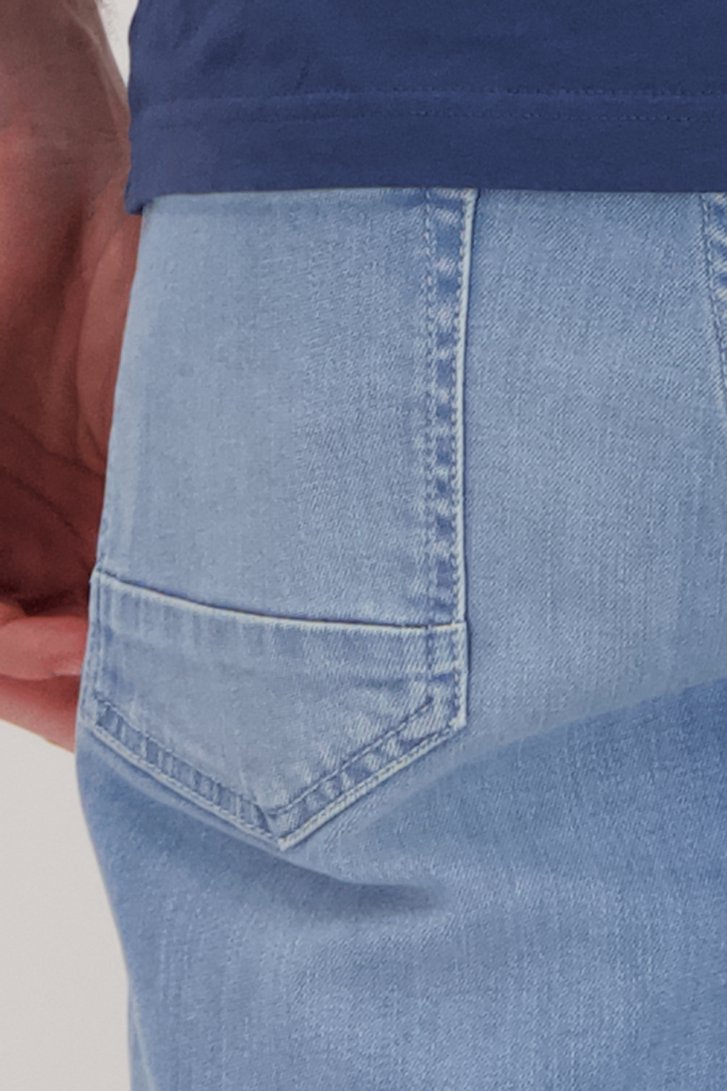 Short en jean bleu clair de Ravøtt pour Hommes