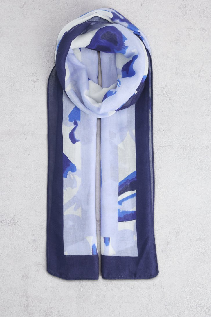 Voorkant van Sjaaltje met blauw bloemenpatroon door Claude Arielle voor Dames