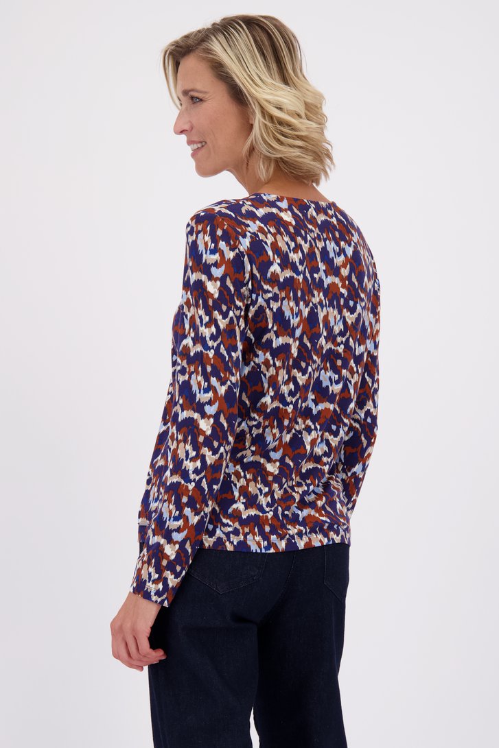 Le dos de T-shirt à imprimé bleu et brun de Claude Arielle pour Femmes