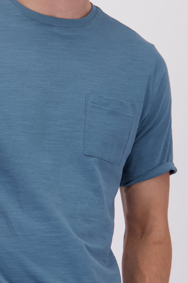 Détail de T-shirt bleu à col rond de Ravøtt pour Hommes