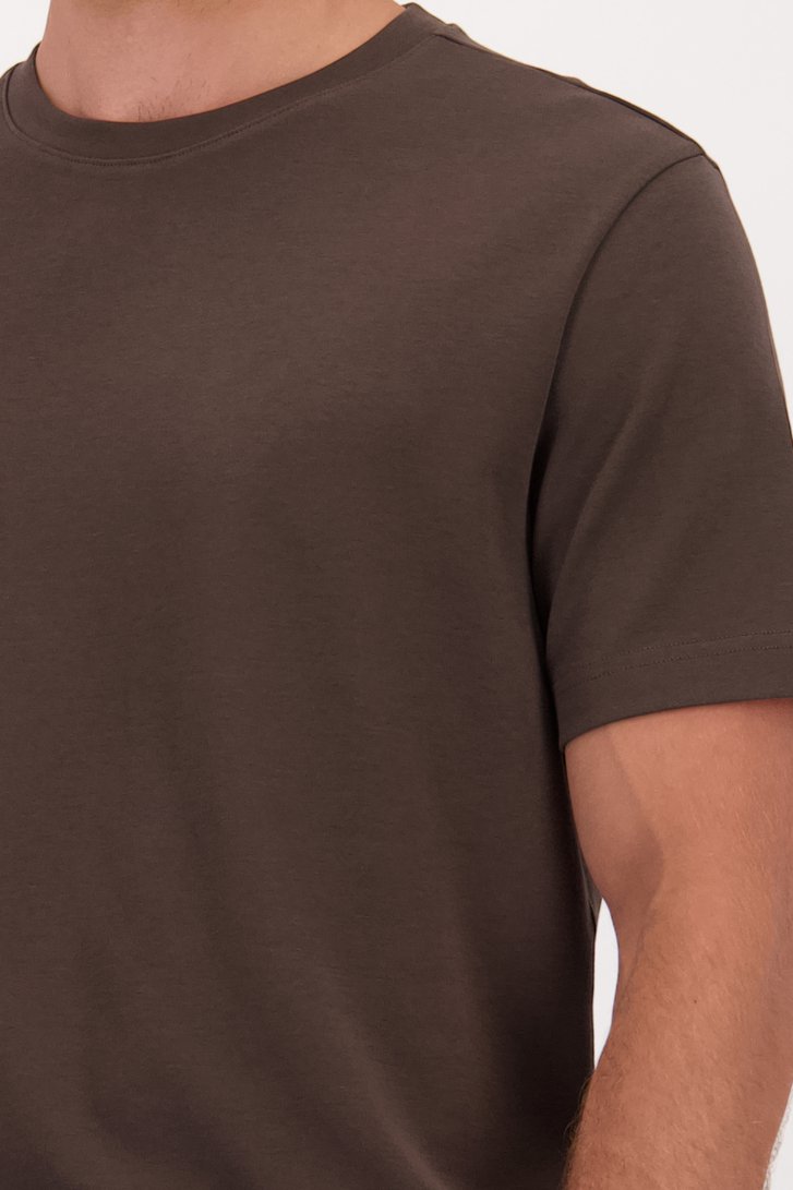 Détail de T-shirt brun à manches courtes de Upper East pour Hommes