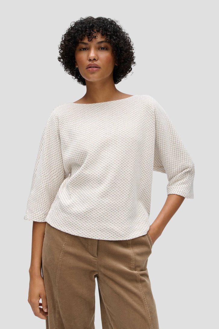 Le devant de T-shirt chiné écru-brun à manches chauve-souris de Opus pour Femmes
