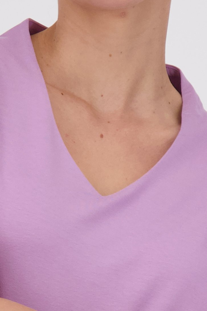T-shirt lila à col en V de D'Auvry pour Femmes