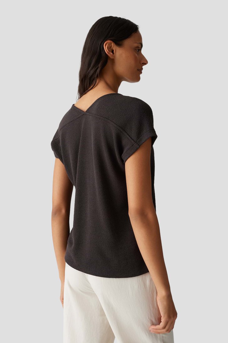 Le dos de T-shirt marron foncé à col en V de Opus pour Femmes