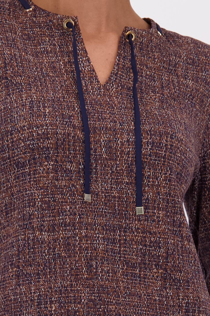 Détail de T-shirt marron imprimé de Claude Arielle pour Femmes