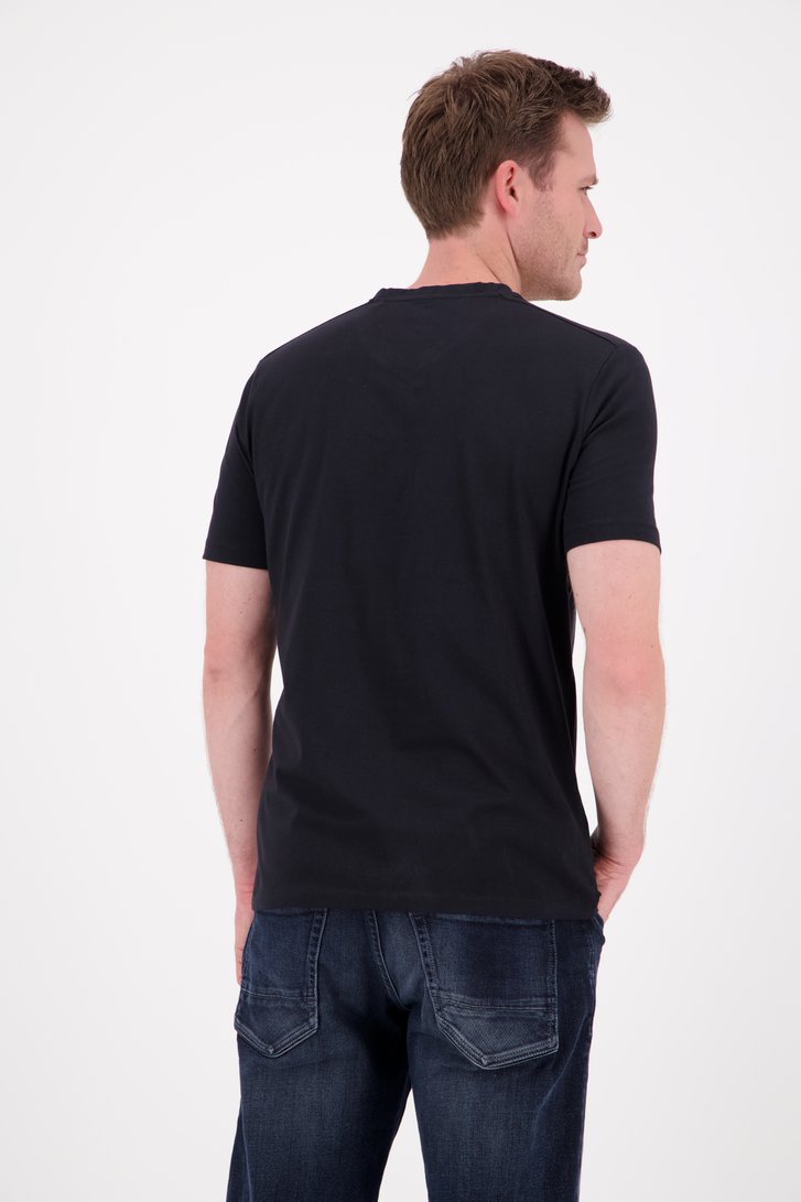 T-shirt noir en coton à encolure en V de Ravøtt pour Hommes