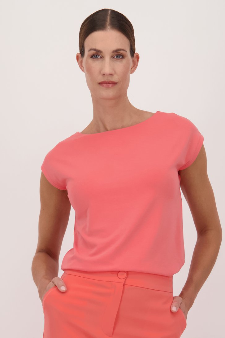 Le devant de T-shirt rose à manches courtes de D'Auvry pour Femmes