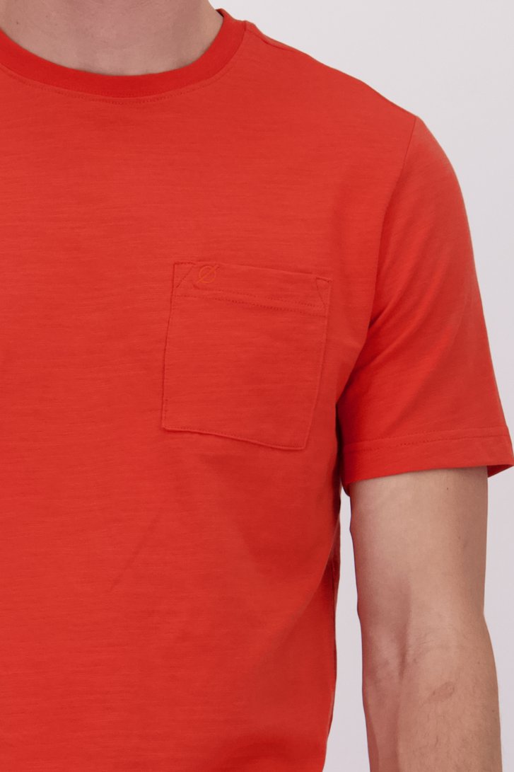 Détail de T-shirt rouge à col rond de Ravøtt pour Hommes