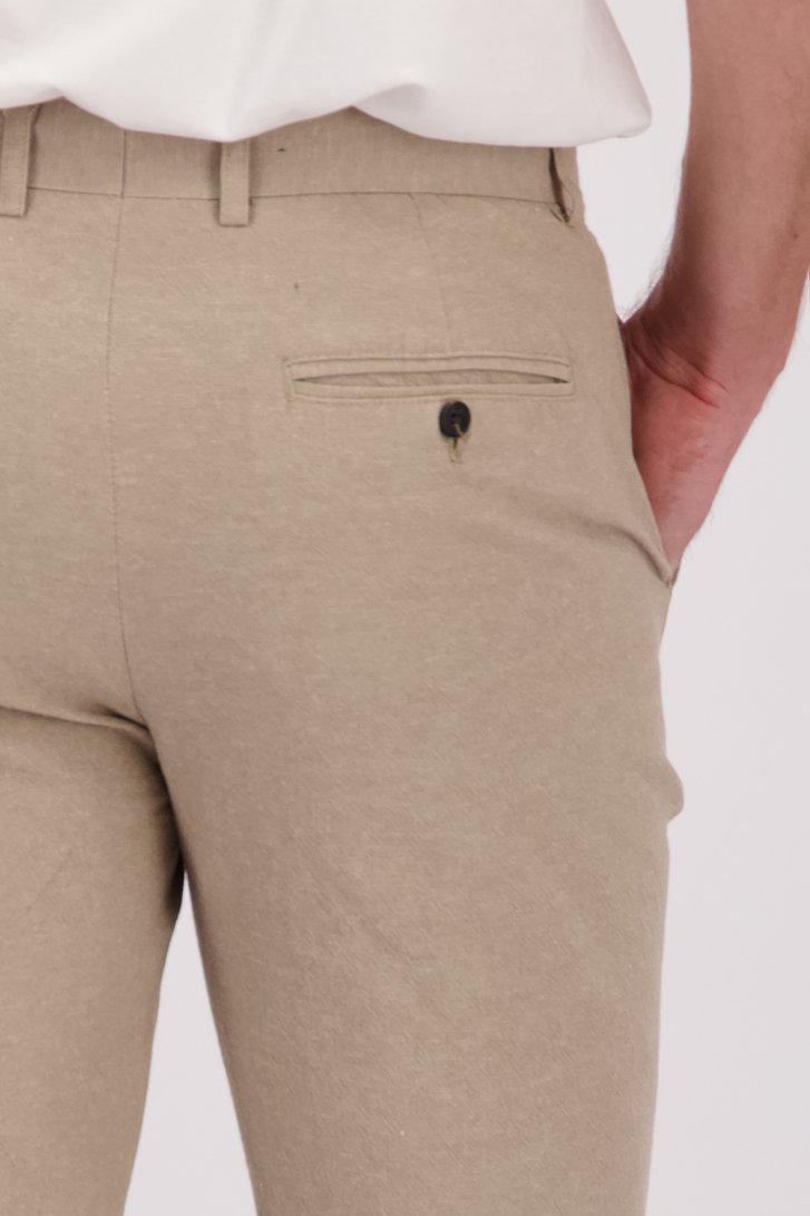 Detail van Taupe chino met linnen door Only & Sons voor Heren