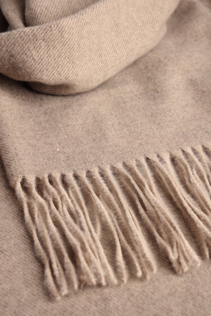 Productfoto 1 van Taupe sjaal met franjes  door Modeno voor Dames