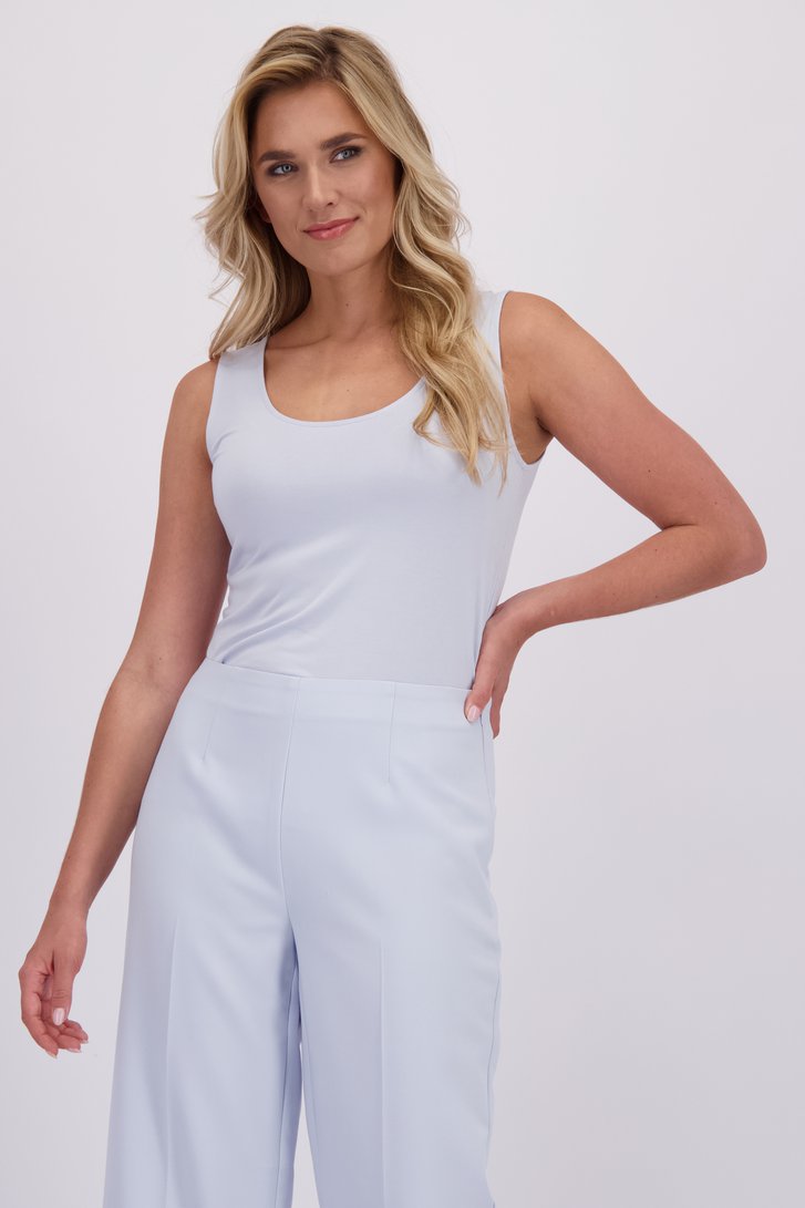 Le devant de Top bleu clair à encolure ronde de Libelle pour Femmes
