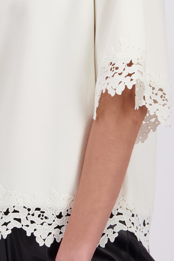 Détail de  Top écru à broderie de D'Auvry pour Femmes