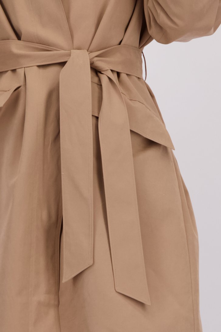 Détail de Trenchcoat beige mi-long de D'Auvry pour Femmes