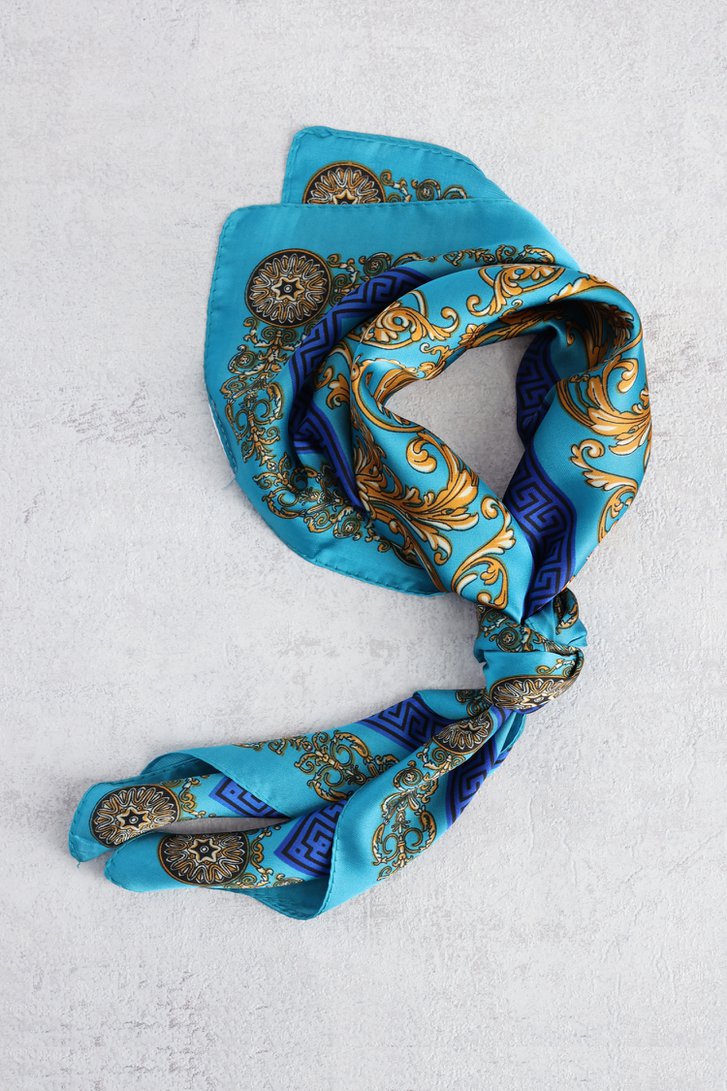Voorkant van Turquoise sjaaltje met blauw-oranje barokmotief door Liberty Island voor Dames