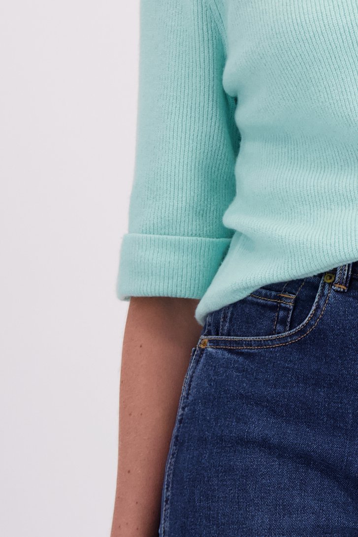 Detail van Turquoise trui met 3/4 mouwen door Libelle voor Dames