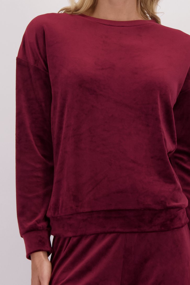Detail van Velours bordeaux pyjama door Liberty Island voor Dames