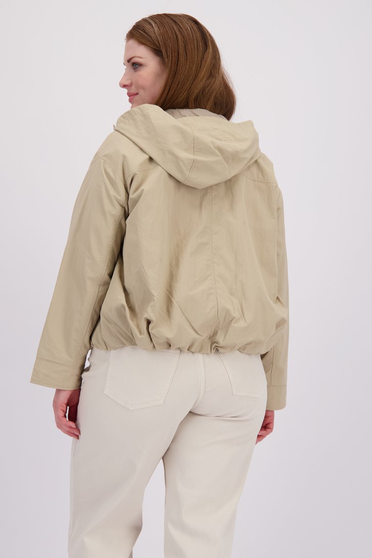 Le dos de Veste beige avec capuche de ONLY Carmakoma pour Femmes