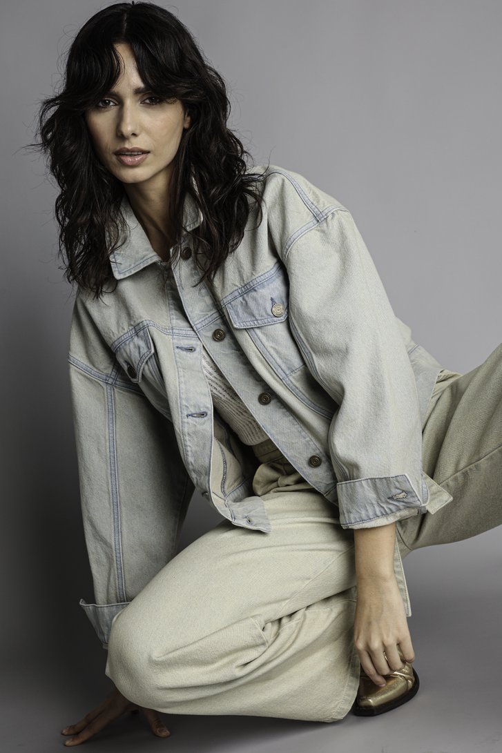 Le devant de Veste en jean bleu clair de Louise pour Femmes